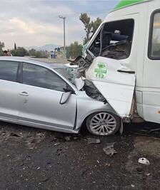 Mujer muere en el Circuito Exterior Mexiquense tras chocar con transporte en sentido contrario