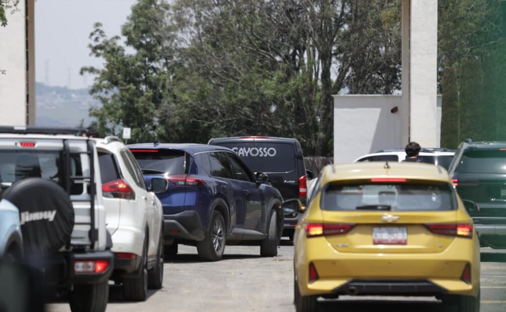 El cortejo fúnebre llegó al cementerio ubicado en Ex Hacienda Las Ánimas, en Naucalpan, para la ceremonia privada de sepultura. Foto Carlos Mejía/ El Universal