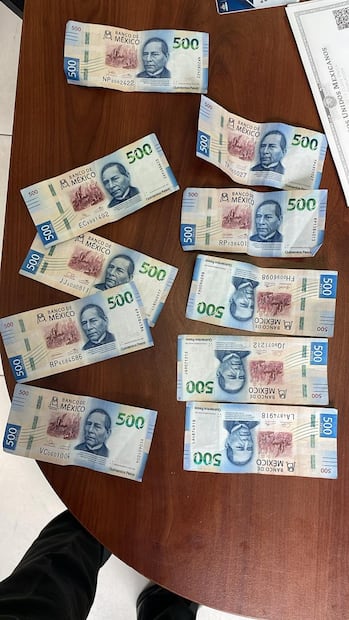 El afectado declaró que al menos tres hombres lo rodearon y le exigieron 130 mil pesos a cambio de permitirle seguir trabajando, bajo amenazas de represalias.  Foto: especial