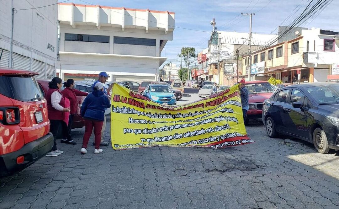 Vecinos protestan en el Centro Urbano que regulen los predios ejidales y mejoren los servicios de movilidad y medio ambiente. Foto: Especial