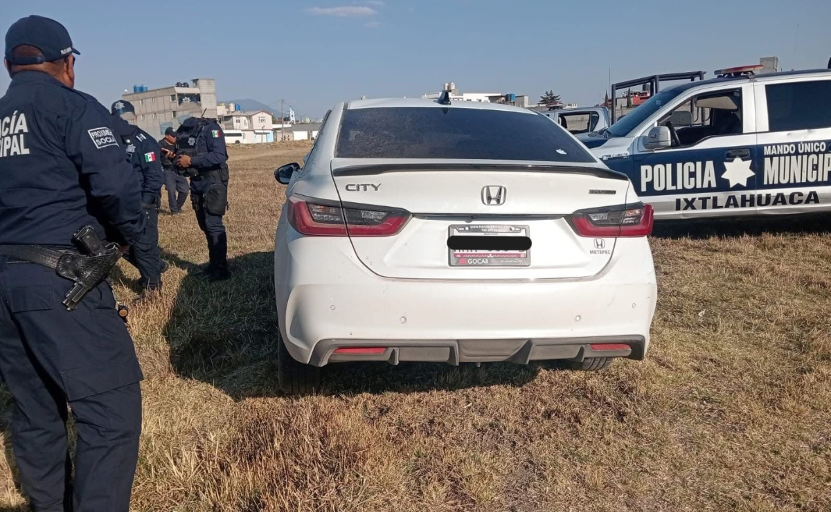 Vehículo recuperado: gracias a la rápida acción policial, se logra recuperar un Honda City robado en Ixtlahuaca. Foto: Especial