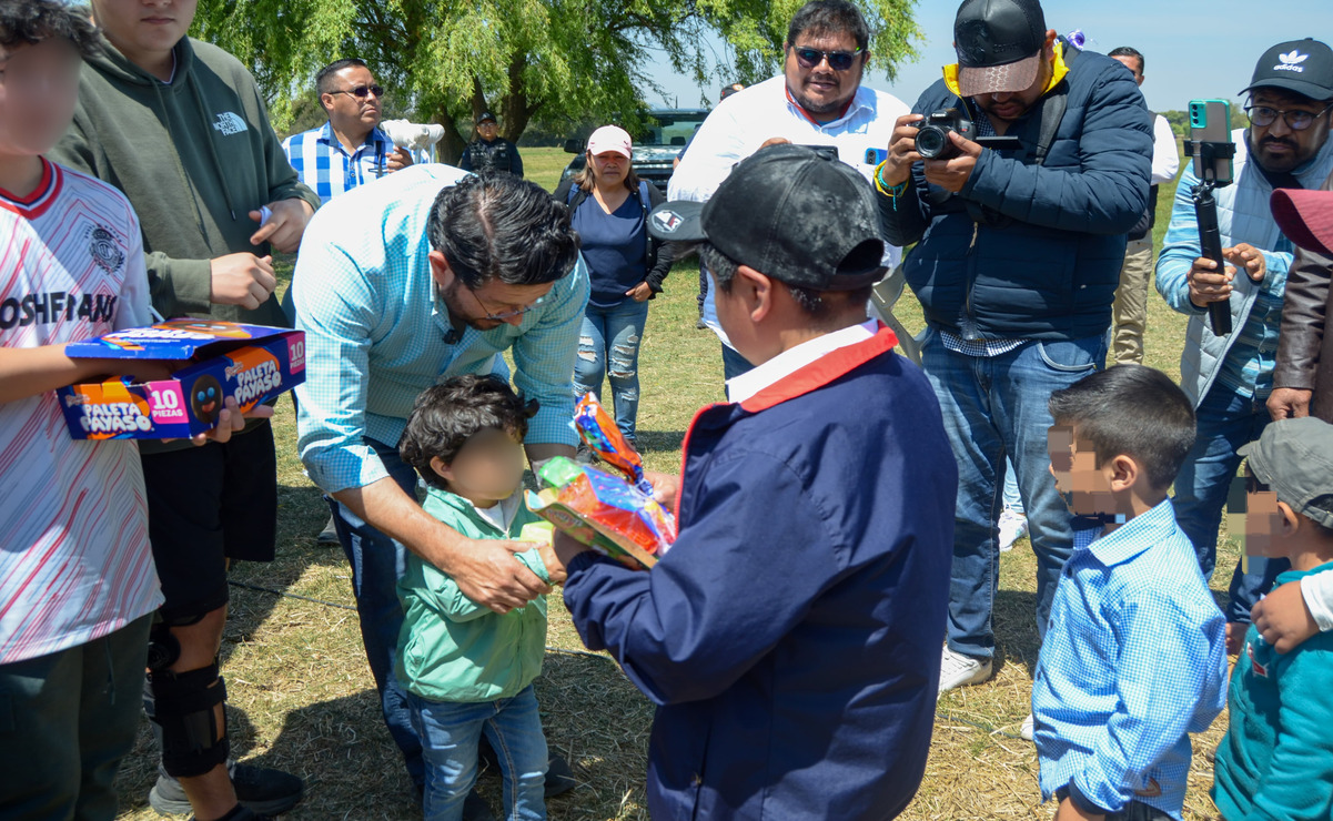 Las familias disfrutaron de un show de payasos y regalos / Foto: Especial