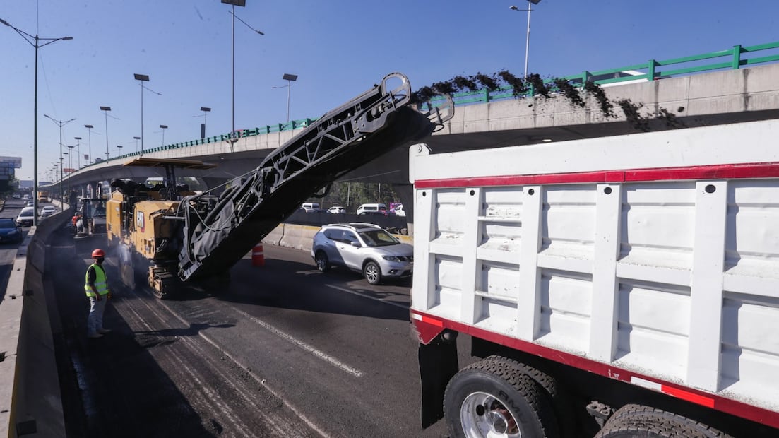 El mejoramiento de la carpeta asfáltica ya presenta avances en algunos tramos de esa importante vía. Foto. Especial