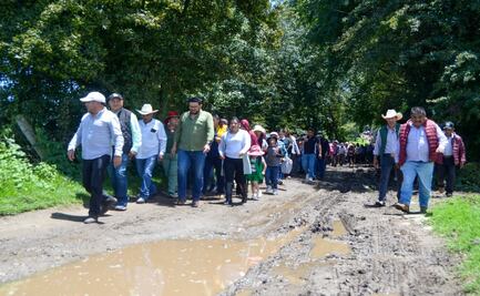 Adolfo Solis pone en marcha tres obras de vialidad en Almoloya de Juárez