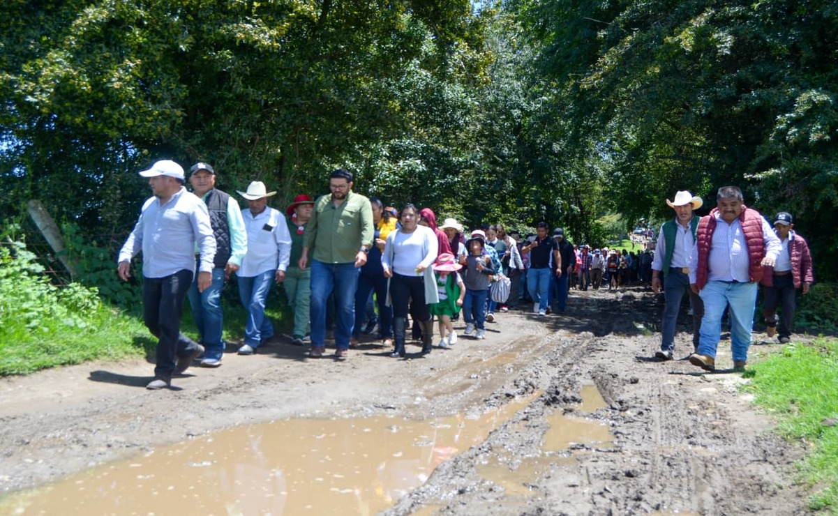 Adolfo Solis pone en marcha tres obras de vialidad en Almoloya de Juárez