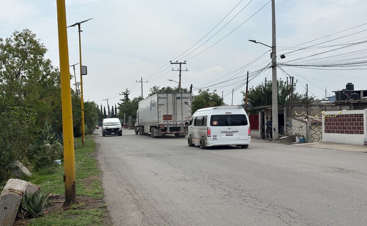 La comunidad estudiantil denuncia el mal estado de las vialidades / Foto Arturo Contreras