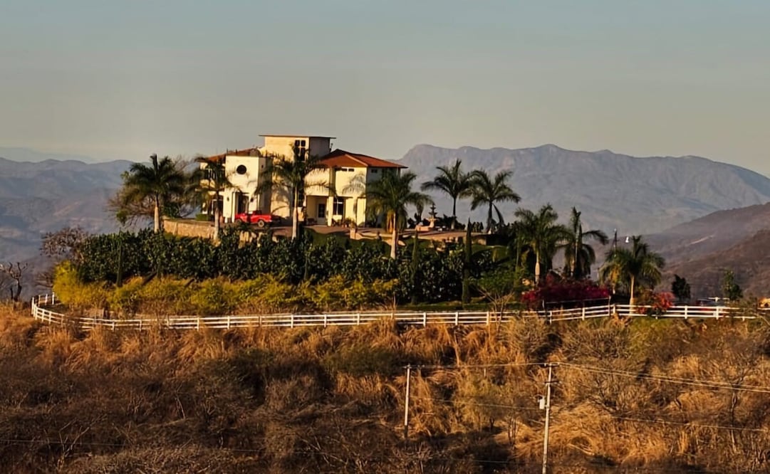 Un trabajador en Luvianos aseguró que trabajó honradamente en Estados Unidos para construir su casa. Foto: Especial