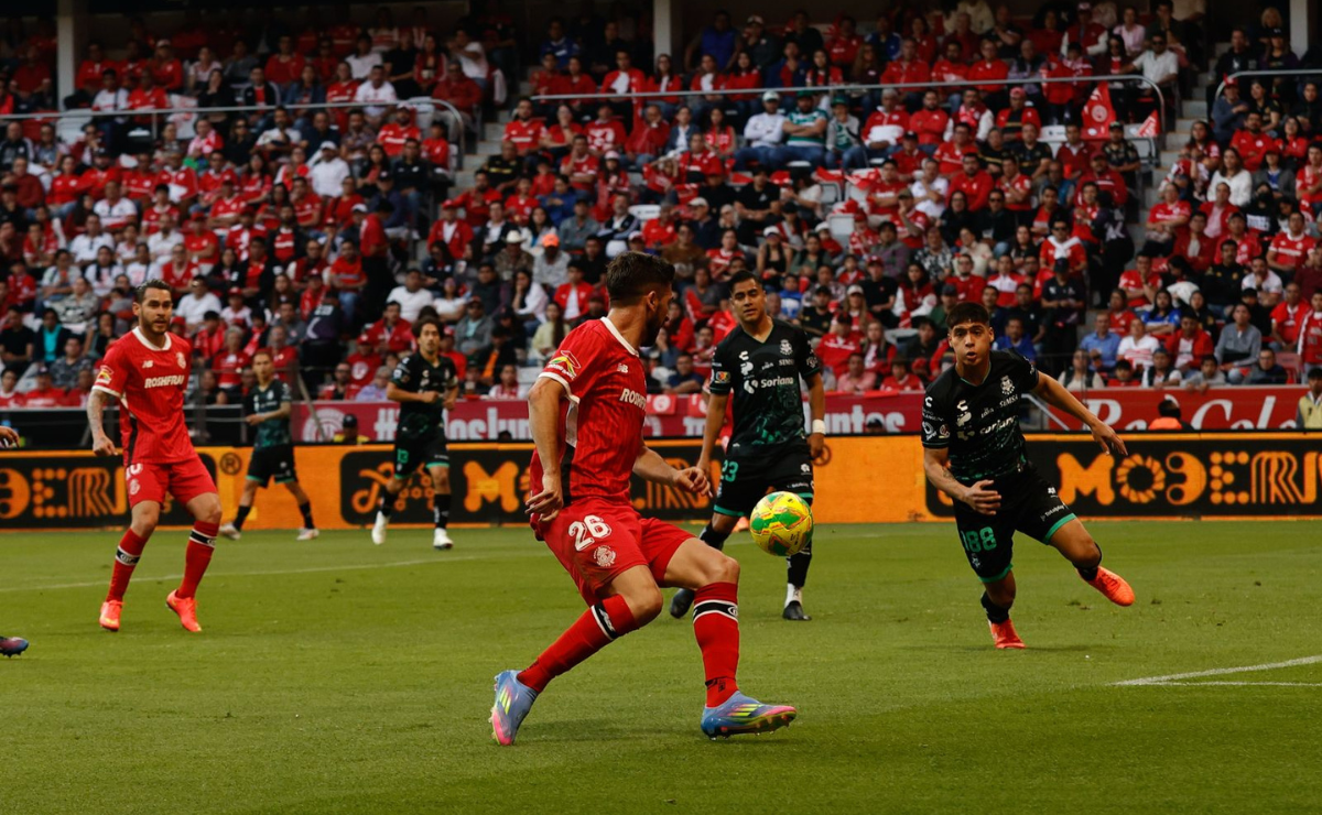 Con solidez y efectividad, Toluca se impone y mantiene su buen paso. Foto: Jorge Alvarado