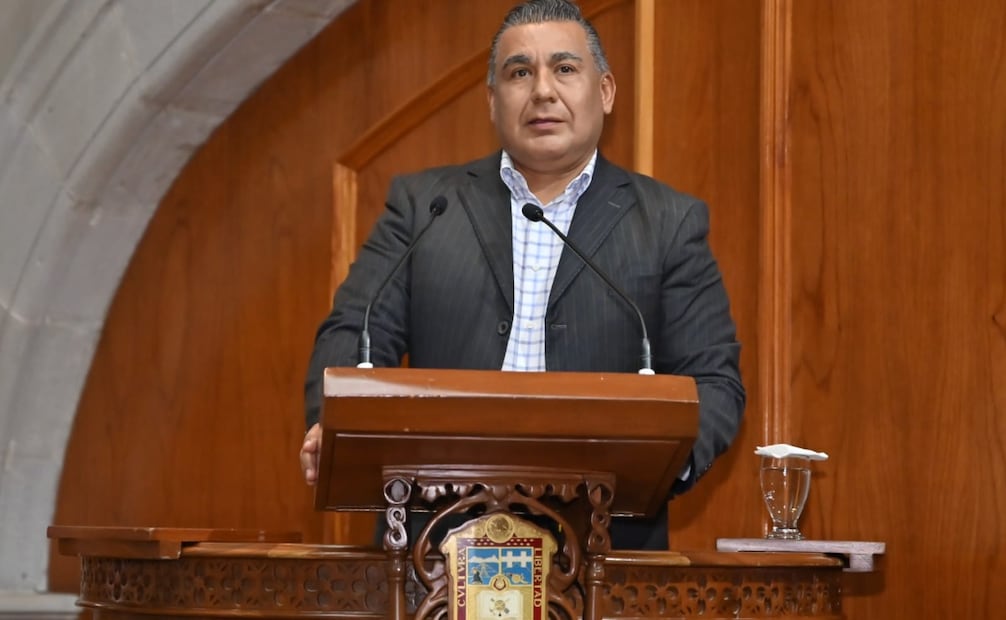 El diputado Octavio Martínez impulsa un marco normativo para que el mal olor sea considerado contaminación atmosférica oficial. Foto Especial