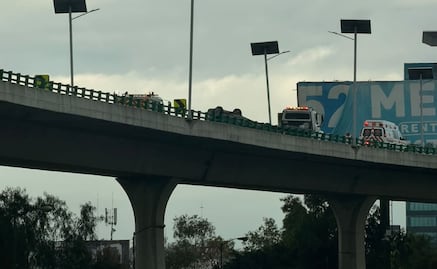 Volcadura en Periférico deja personas lesionadas en Tlalnepantla