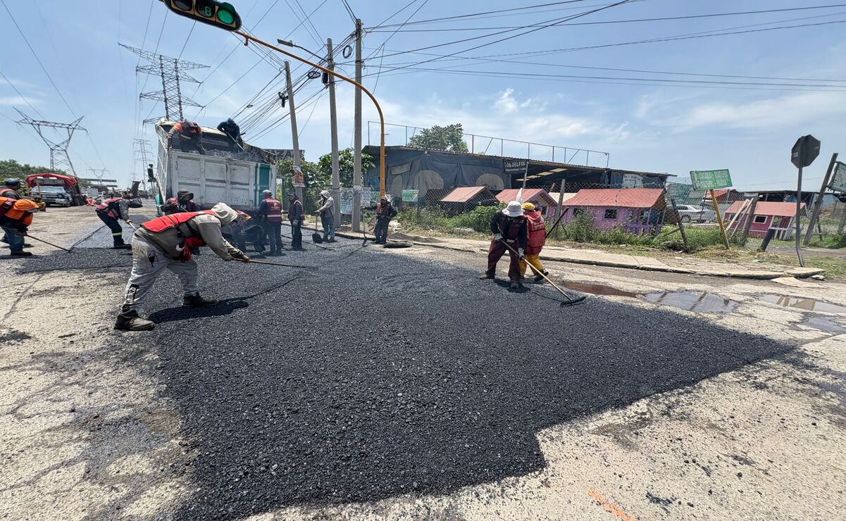 Un tramo de la Avenida Mexiquense se encuentra cerrado a la circulación debido a tareas de bacheo. Foto: Arturo Contreras / El Universal Estado de México