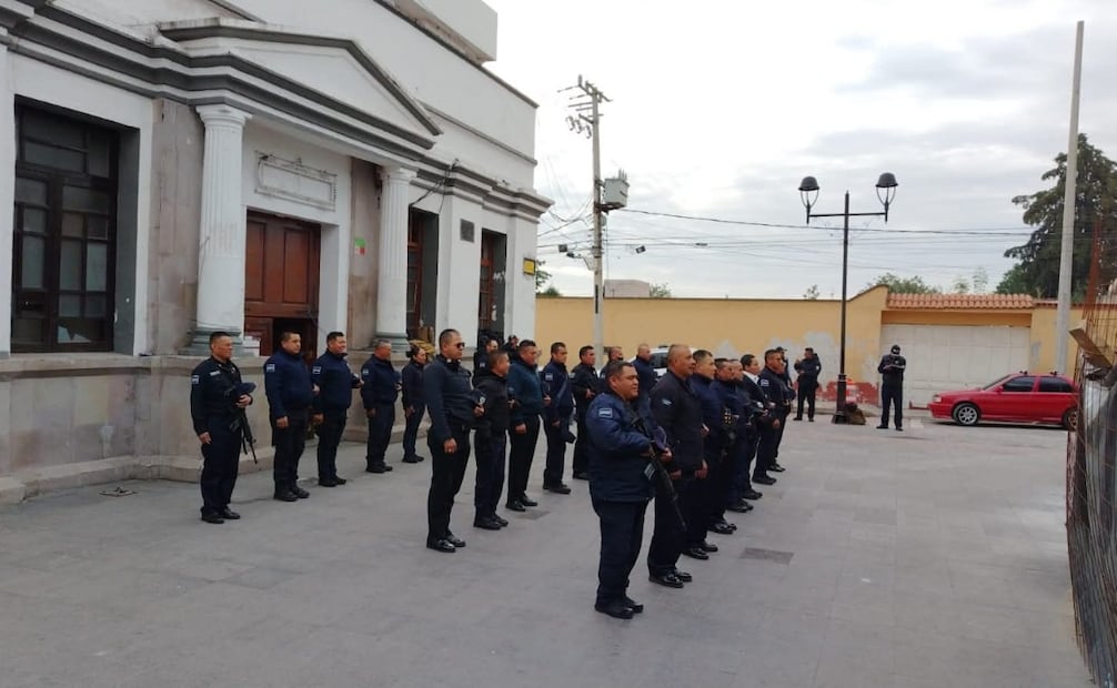 Elementos municipales mantienen presencia permanente en avenidas principales como la Calzada al Pacífico y Adolfo López Mateos. Foto Especial