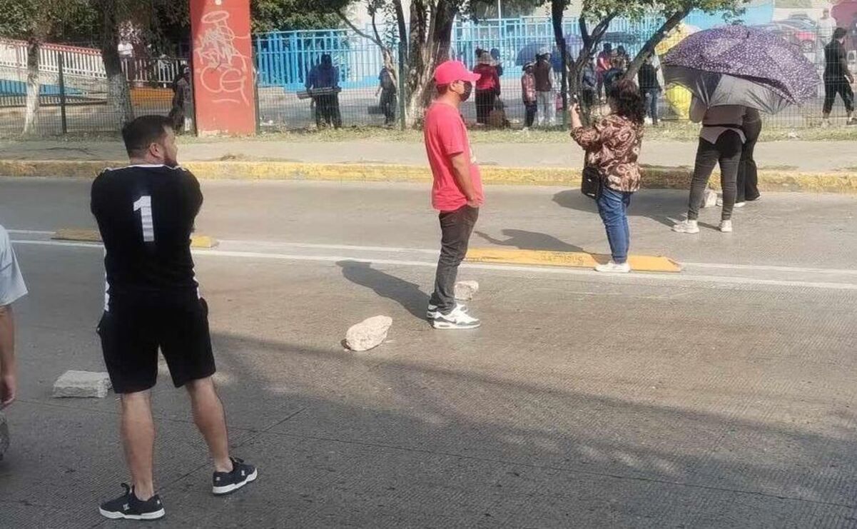 Presencia policial: La autoridad está al tanto de la situación y busca mantener el orden en la protesta / Foto: Especial