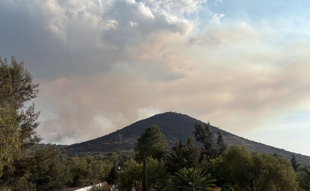 La vegetación seca y el viento complican las labores de contención en las comunidades de Acolman. Foto Especial