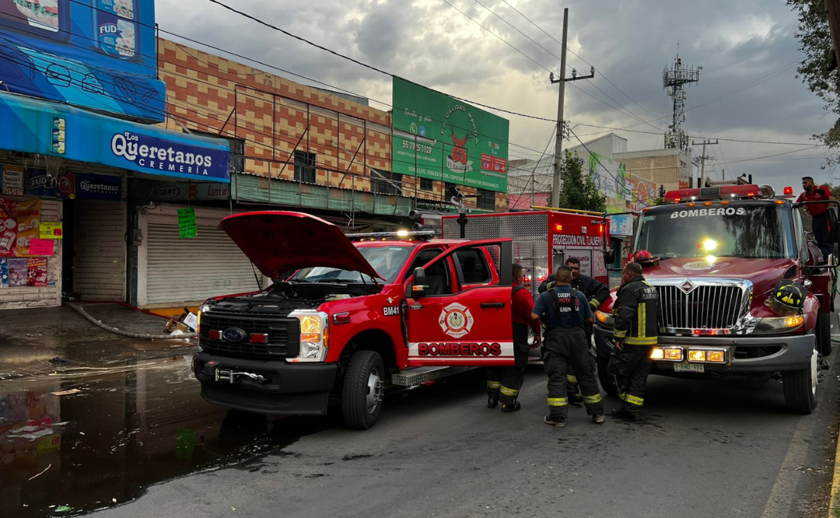 A pesar de que el fuego se propagó rápidamente debido a la gran cantidad de cartón, los cuerpos de emergencia de Tlalnepantla evitaron que el siniestro dejara víctimas. Foto: Especial
