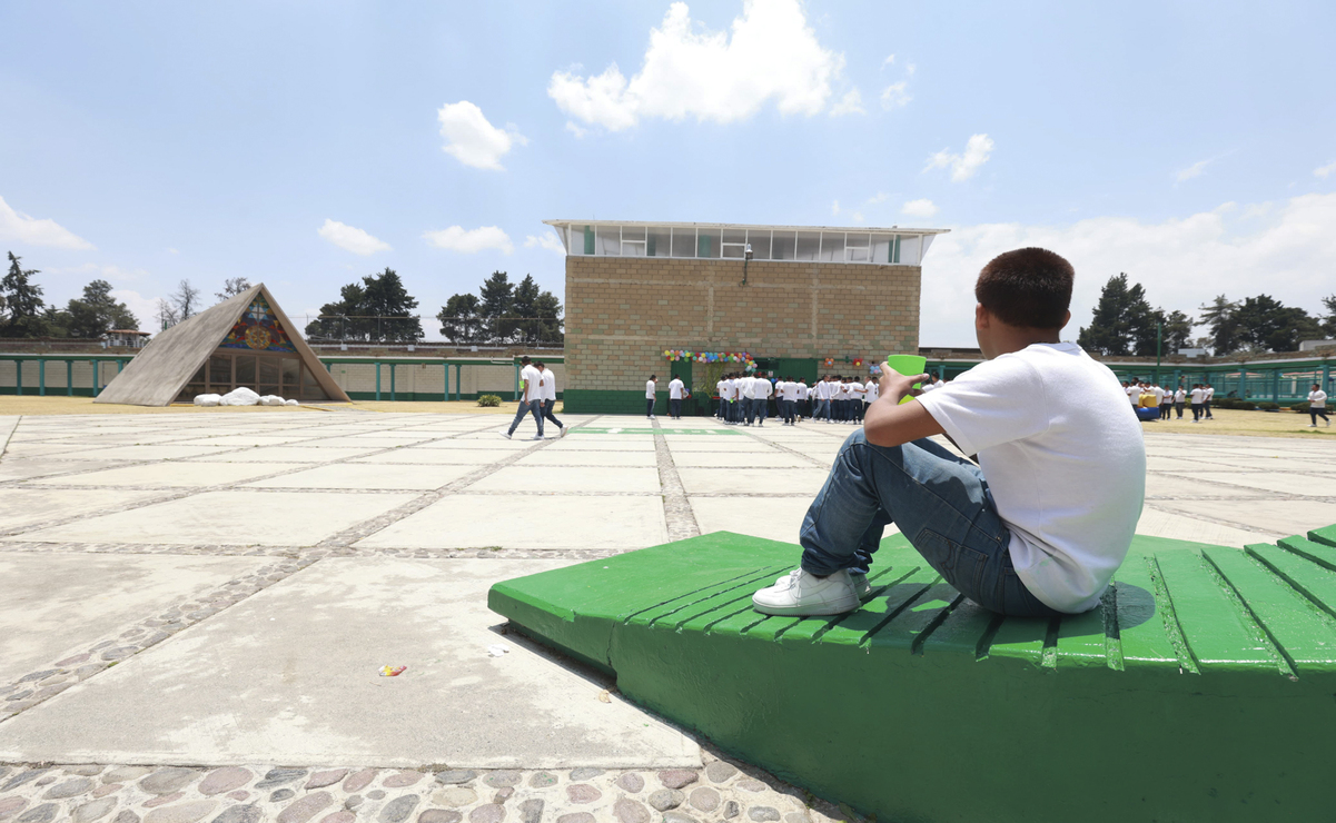 Ambos menores recuerdan cómo eran las celebraciones del 30 de abril en sus escuelas. Foto: Alejandro Vargas / El Universal Edomex