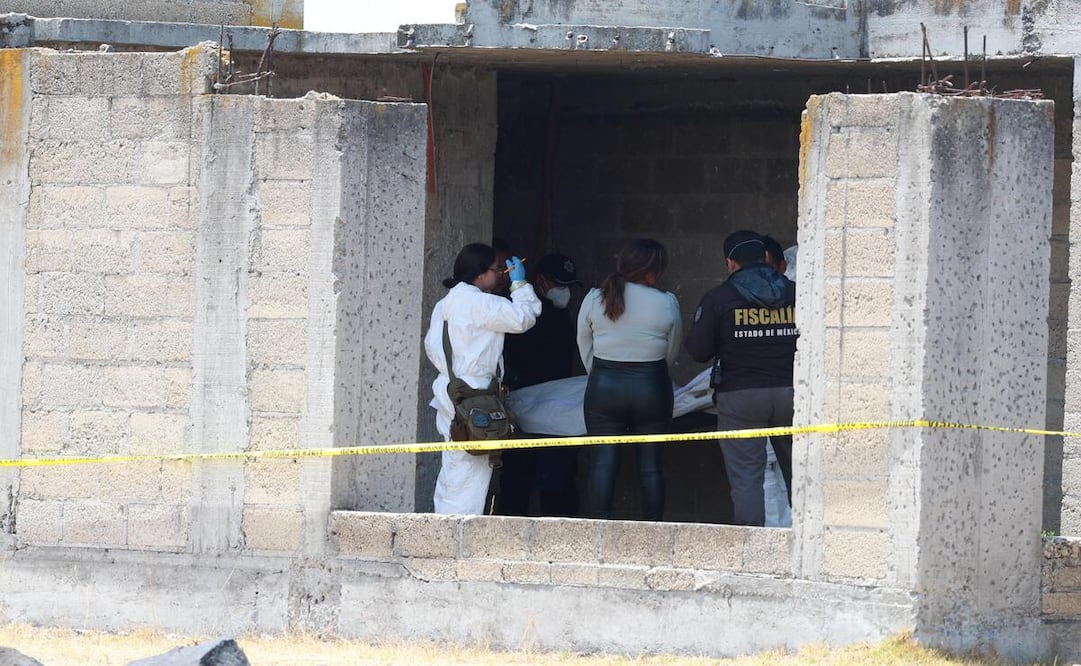 En el inmueble en obra negra se localizo el cuerpo sin vida de un hombre y una mujer. Foto: Alejandro Vargas / El Universal Edomex