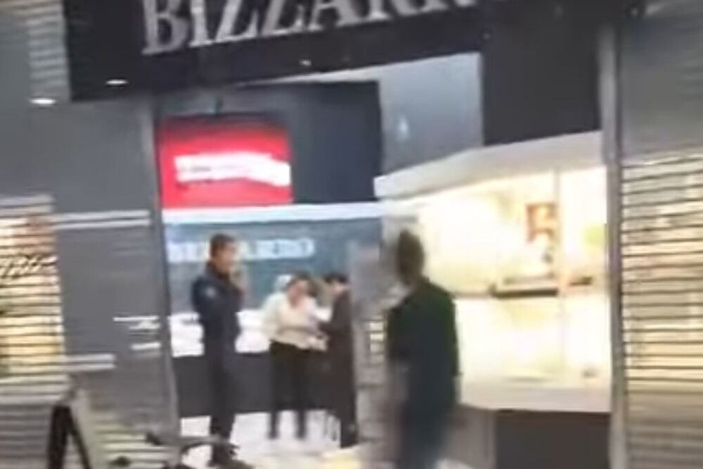 El asalto fue perpetrado por cuatro sujetos armados. Captura de pantalla