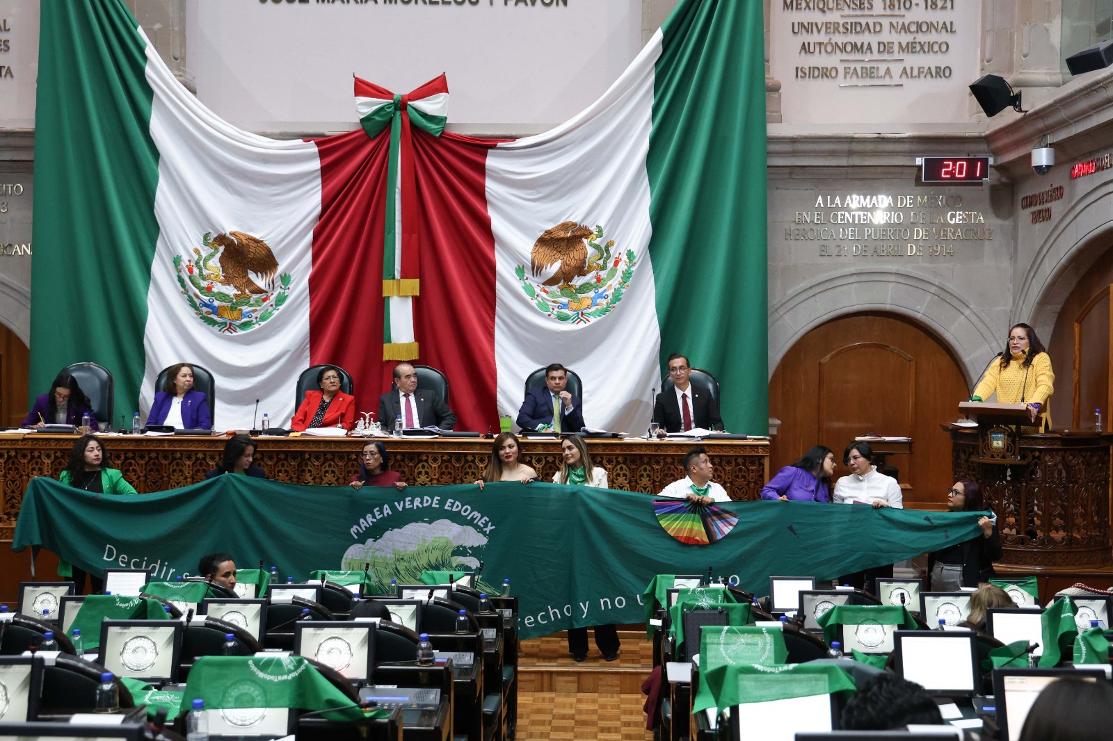 No hay fecha para concretar las leyes secundarias, retrasando la implementación completa de la ILE. Foto Especial