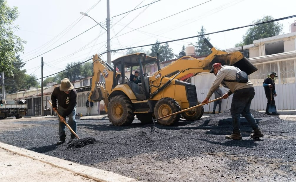 Durante el primer cuatrimestre de 2026, el gobierno municipal logró reparar más de 4,100 baches con 5,358 toneladas de asfalto. Foto Especial