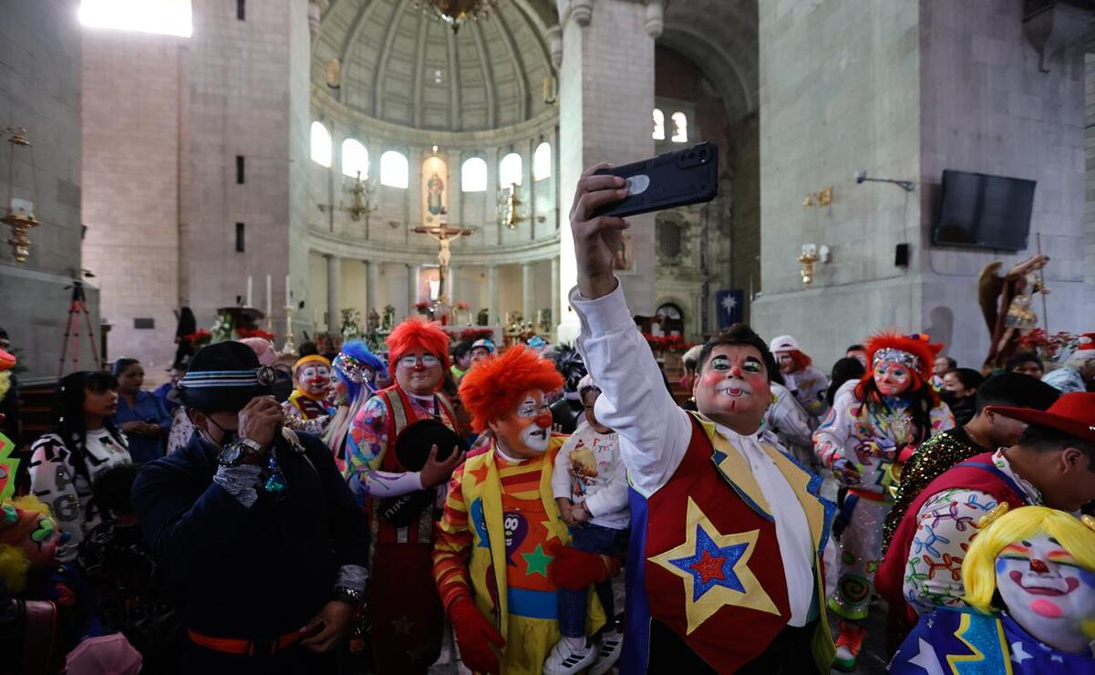También acudieron a la misa que se celebró en la catedral de Toluca. Foto: Especial
