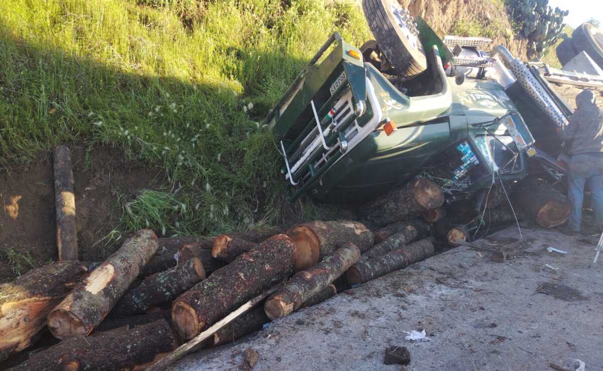 Volcadura en la México-Tulancingo deja un saldo de 17 personas lesionadas