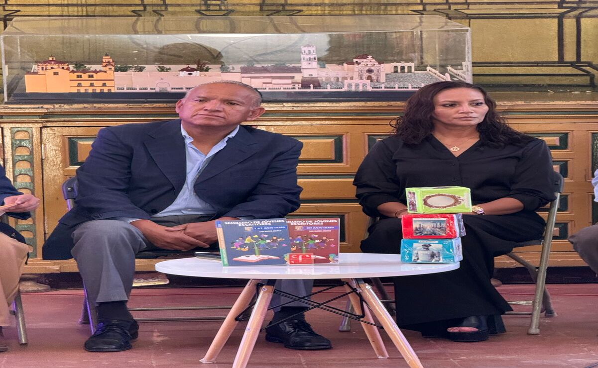 Presentan antología literaria jóvenes escritores de San Mateo Atenco