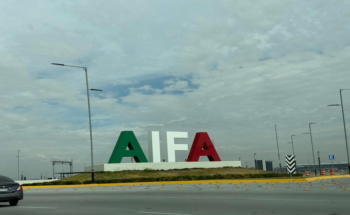 Los viajeros que usan el Aeropuerto Internacional Felipe Ángeles solo deberán presentar su pase de abordar para cruzar sin pagar las casetas / Foto Arturo Contreras