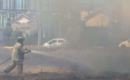 Bomberos de Metepec combaten tres incendios de pastizal simultáneos