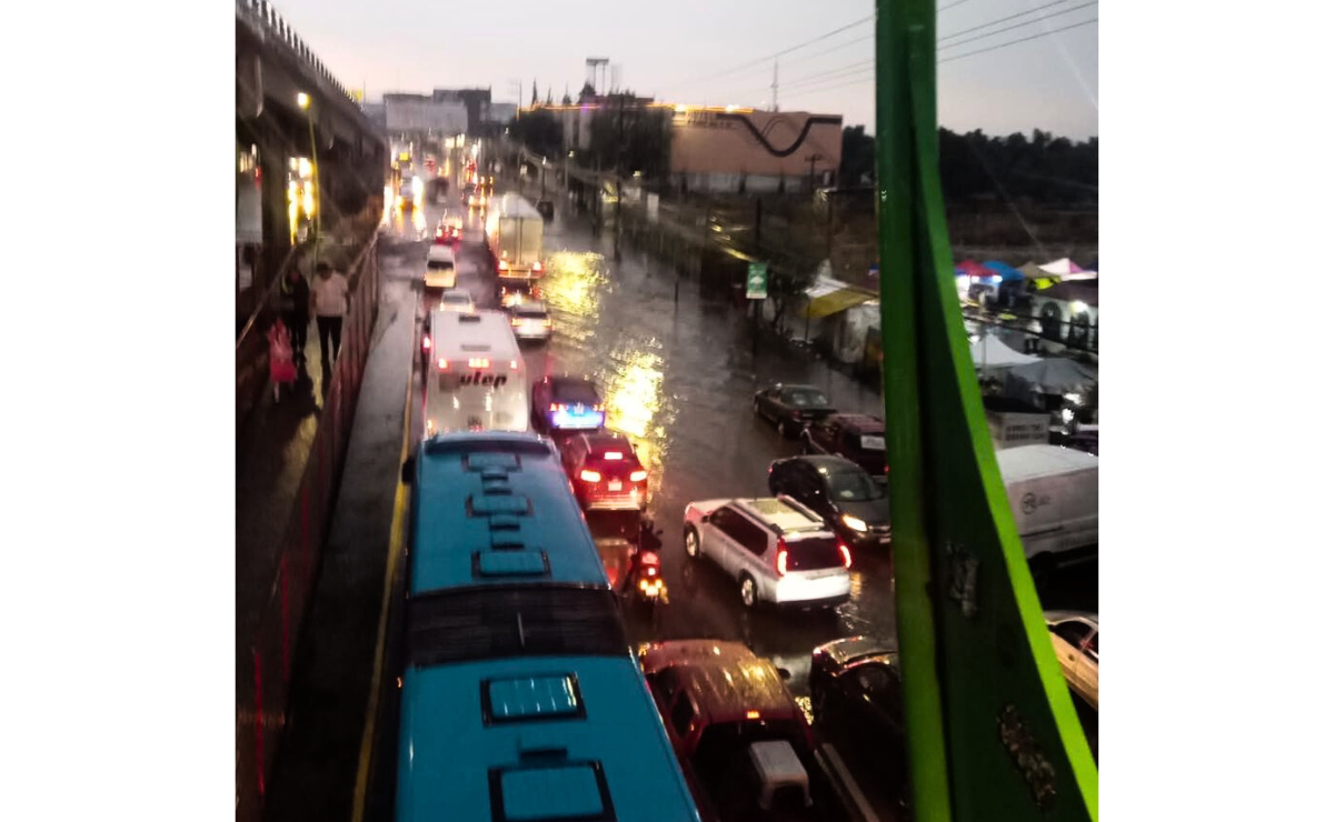Las lluvias torrenciales complican la movilidad en el Valle de México. Foto: Especial