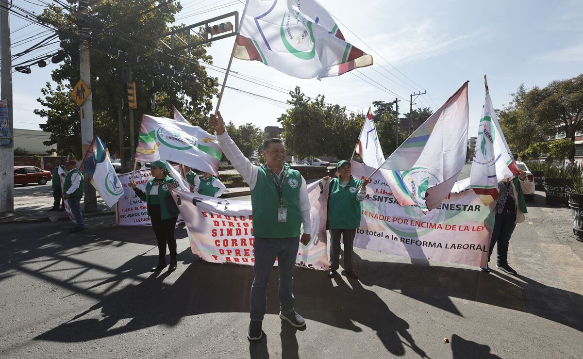 ¡Alza la voz! Trabajadores del sector salud se manifiestan en Toluca
