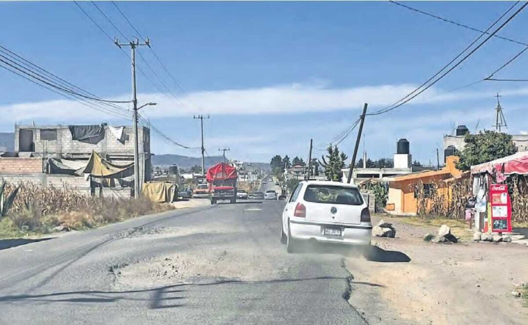 Vecinos de Emiliano Zapata exigen la rehabilitación urgente de la vialidad deteriorada que afecta su movilidad. Foto: Michelle Sánchez