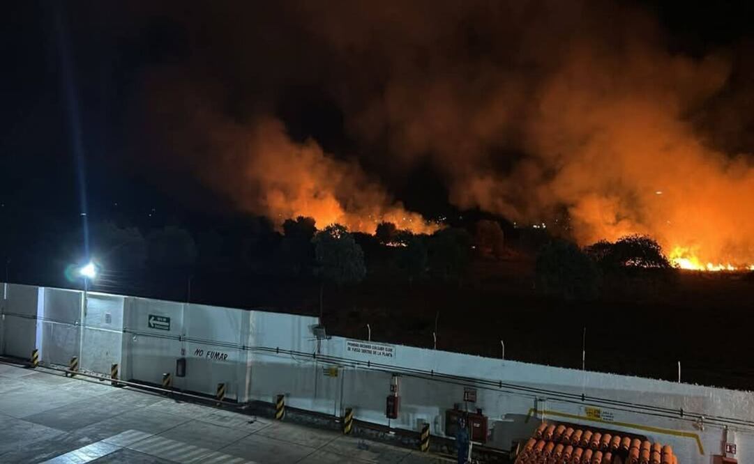 Según el reporte de Protección Civil del Estado de México la conflagración se presentó sobre la carretera México-Cuautla / Foto: Especial
