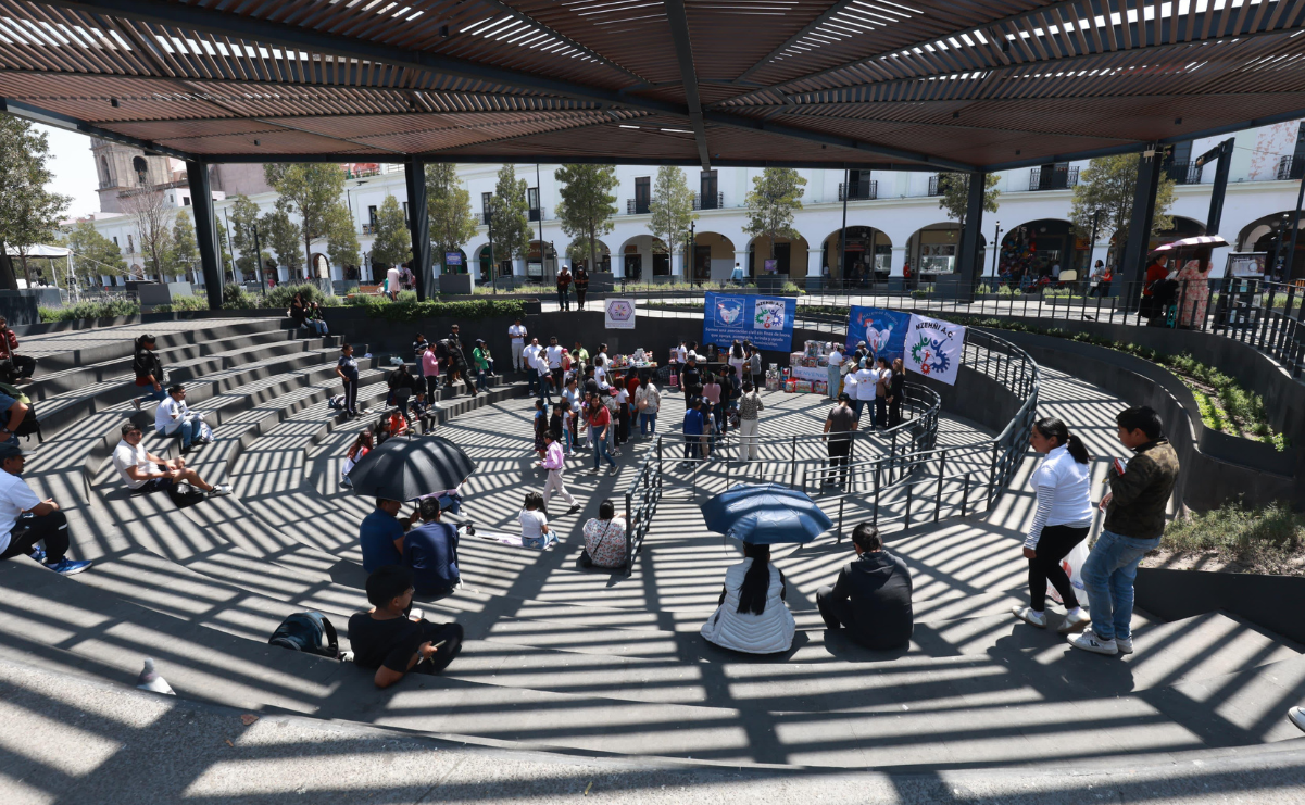 Regalos y sonrisas marcaron la celebración del Día del Niño para los pequeños apoyados por "Mitztemoa Noyollo" en Toluca. Foto: Alejandro Vargas