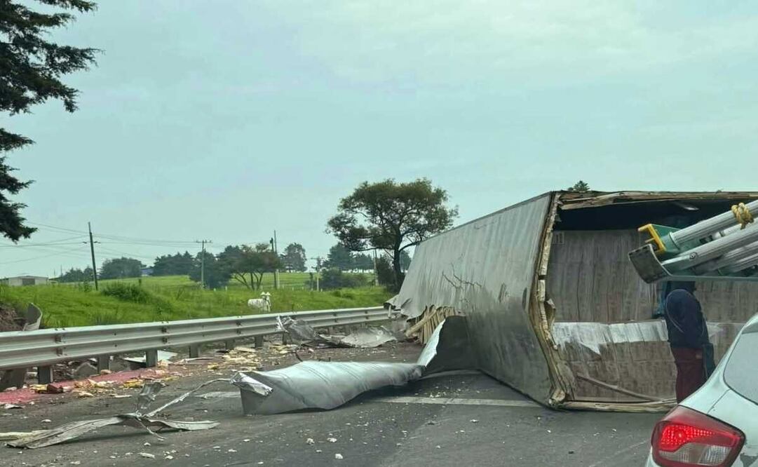 El accidente se registro alrededor de las 7:30 de la mañana por automovilistas que circulaban a la altura del Km 21 de la Toluca-Atlacomulco. Foto: Especial