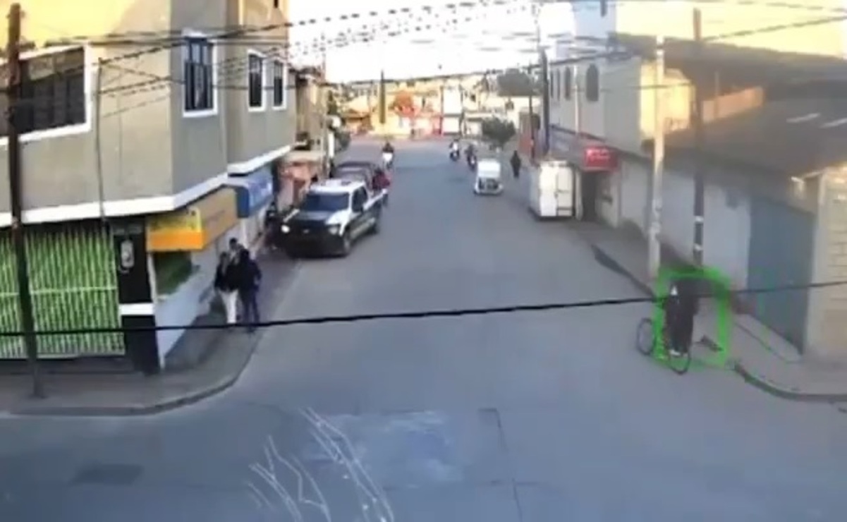 Video: Policía de Chimalhuacán atropella a una mujer que caminaba por la banqueta 