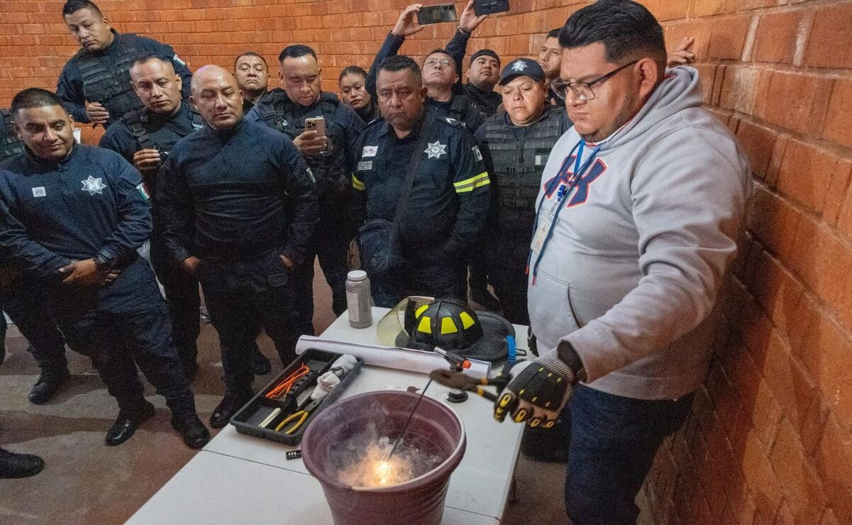 La capacitación busca prevenir accidentes de mayores dimensiones al explicar la manera adecuada de contrarrestar una situación con pirotecnia. Foto: Especial