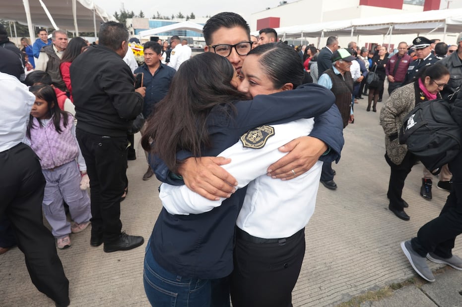 La nueva generación de policías está conformada por 501 elementos de proximidad estatal, 219 custodios penitenciarios y 276 policías municipales. Foto Alejandro Vargas / El Universal