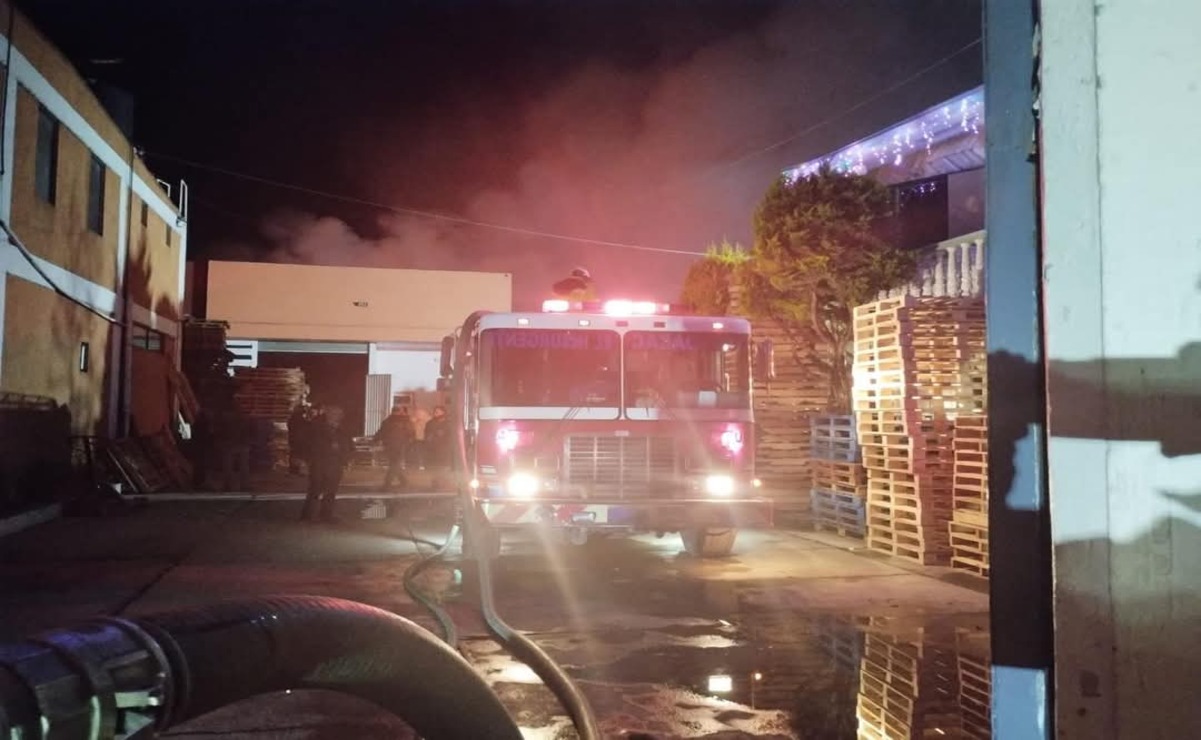 La zona fue resguardada para realizar las indagatorias pertinentes y esclarecer las causas que originaron el incendio de la bodega. Foto: Especial