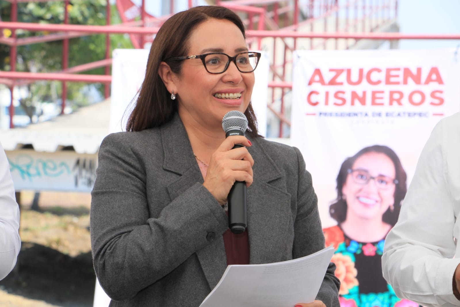 Azucena Cisneros Coss. Foto Especial
