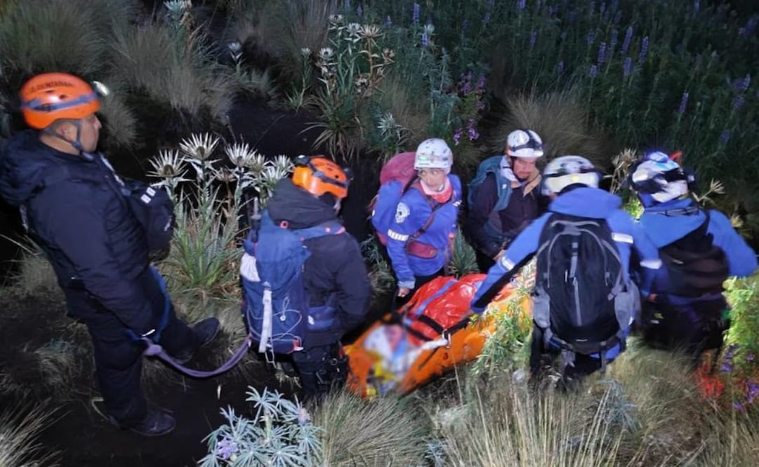 Elementos del Agrupamiento de Alta Montaña y Agreste auxiliaron a la montañista lesionada durante el descenso. Foto especial
