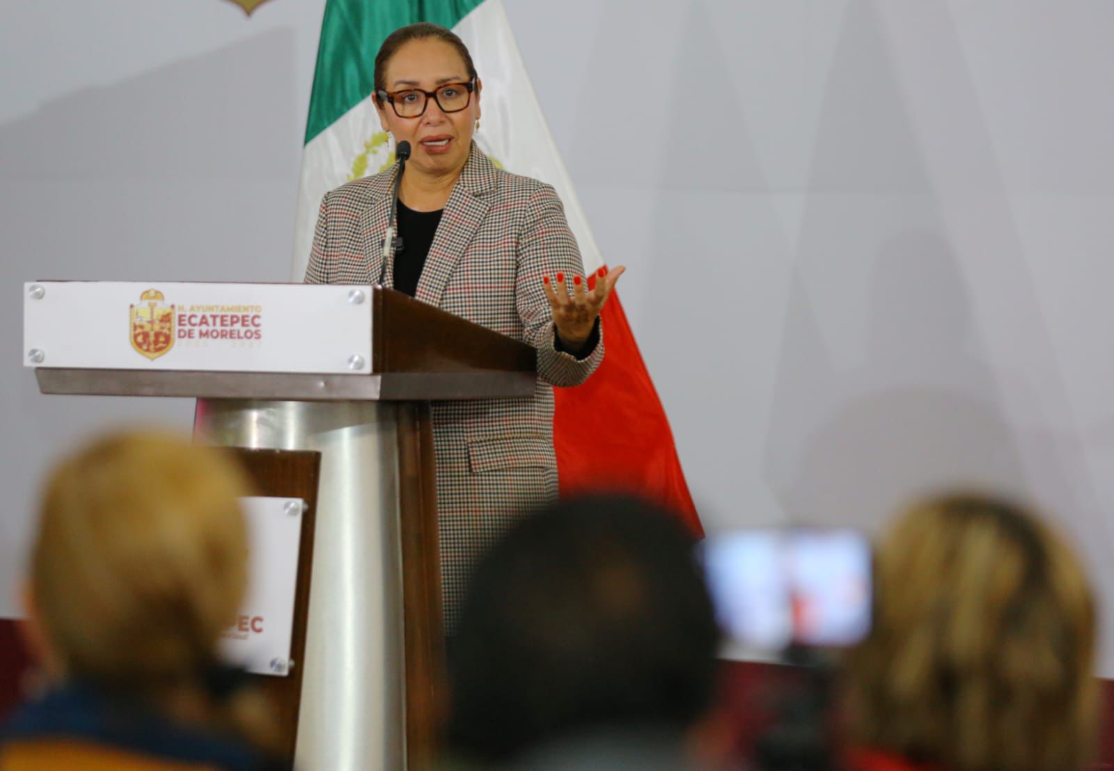Ecatepec, Méx.--La alcaldesa morenista de Ecatepec, Azucena Cisneros Coss, se deslindó de dirigentes de organizaciones sociales y sindicales que han sido detenidos en días recientes