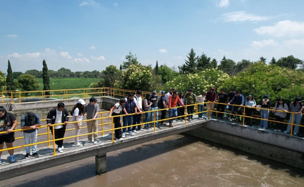 Unidades del organismo operador distribuyen agua tratada a industrias de la construcción y núcleos ejidales. Foto Especial