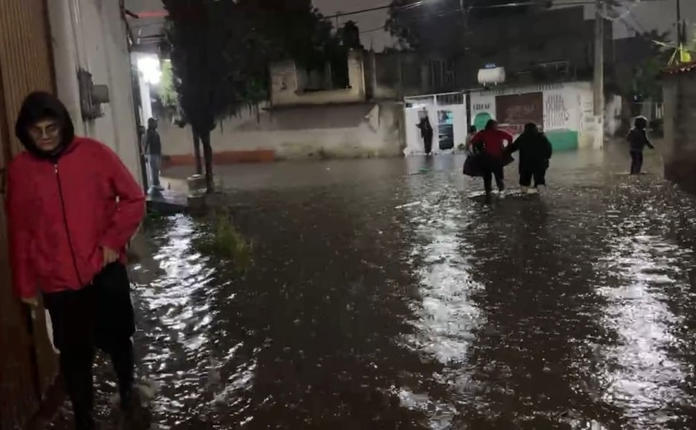 La acumulación de agua colapsó la circulación vial en las principales avenidas del oriente del Valle de México. Foto Especial