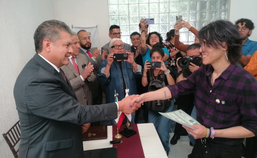 El director del Registro Civil estatal, Leo Larraguivel Hinojosa, destacó que la entidad es la quinta en el país en incorporar este derecho por la vía administrativa. Foto Claudia Rodríguez / El Universal
