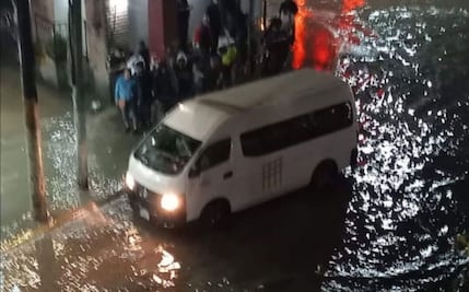 Lluvia deja inundaciones en Tultitlán