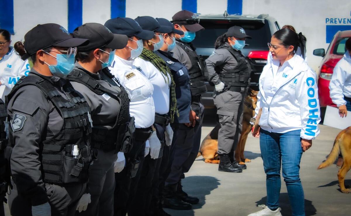 El personal de la CODHEM realizó una revisión visual exhaustiva al personal penitenciario. Foto: Especial