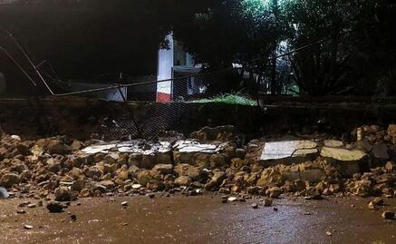 Cae barda de iglesia histórica en Cuautitlán Izcalli por intensa lluvia