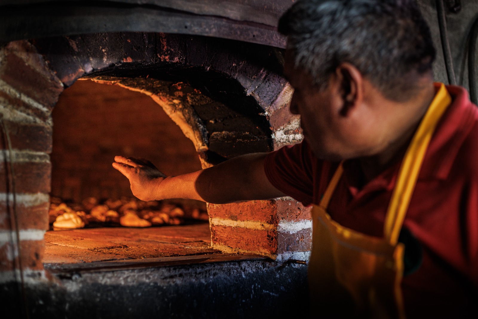 Los hornos están elaborados con ladrillo rojo, lo que influye en el sabor y cocimiento del pan. Foto Yaretzy Osnaya