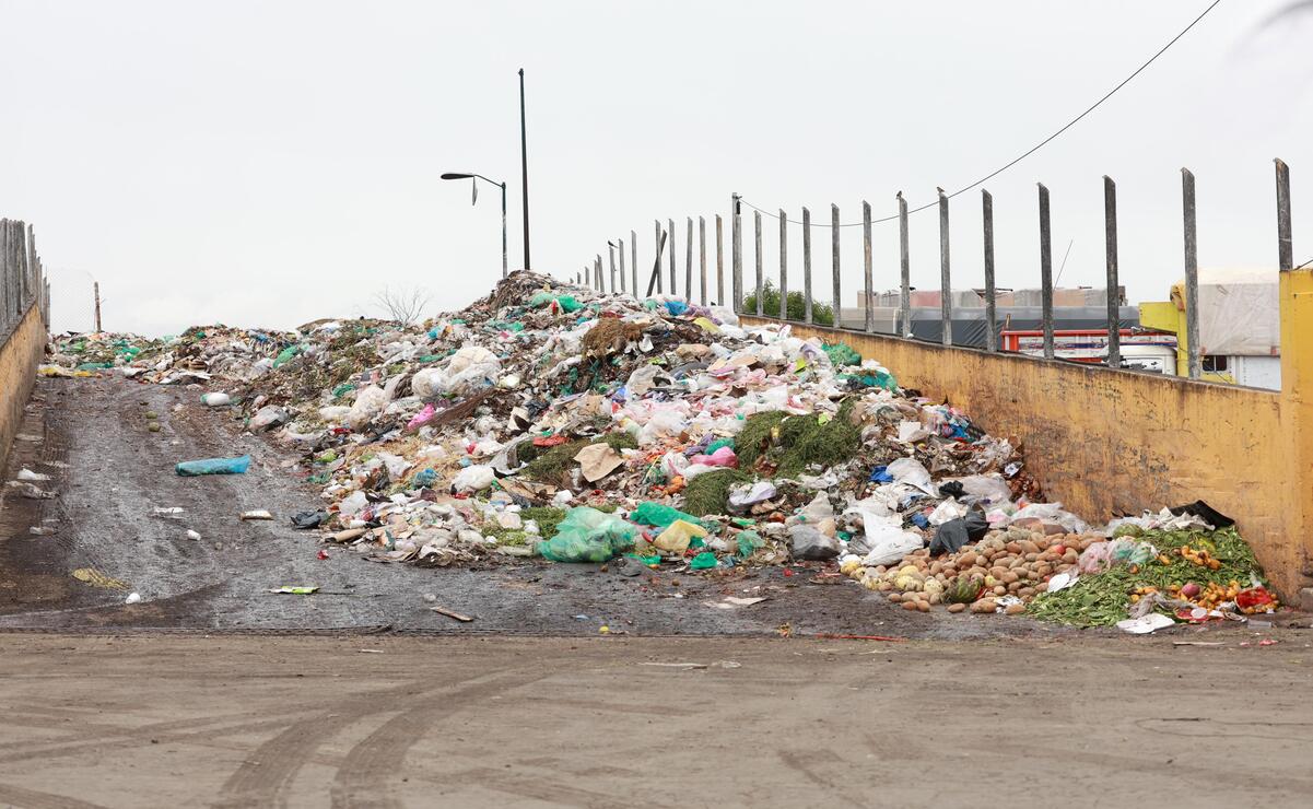 Las autoridades destinan 500 pesos por tonelada para la recolección y disposición final de la basura, lo que representa un gasto. Foto: Alejandro Vargas / El Universal Estado de México